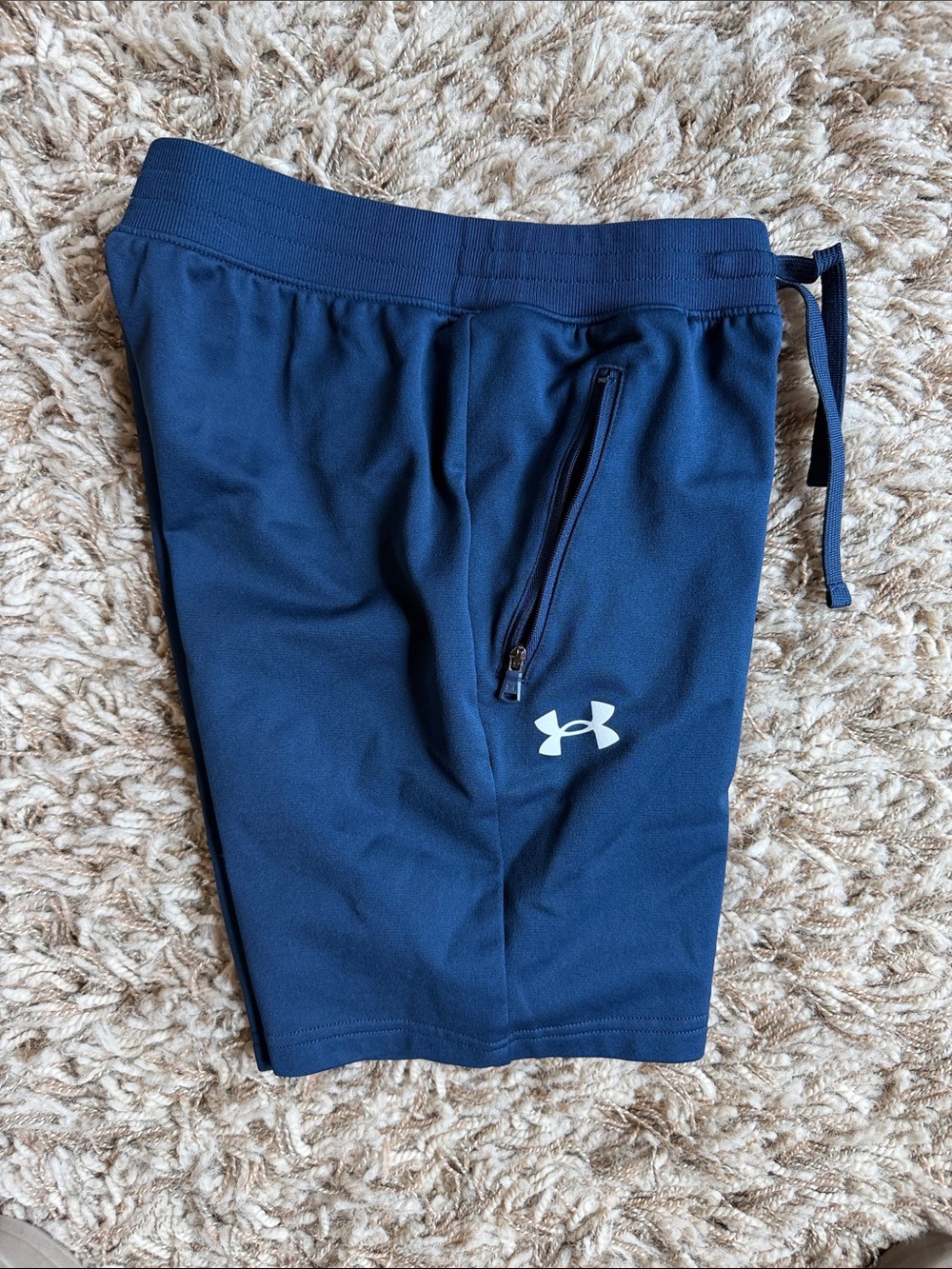 Under Armour Boys Navy Blue Pennant Shorts Zip Pockets Medium - NEVER WORN